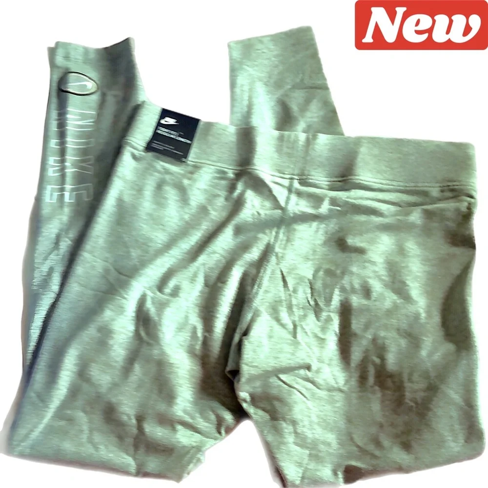 🆕 Nike Varsity Leg Logo Gray & White Large Leggings